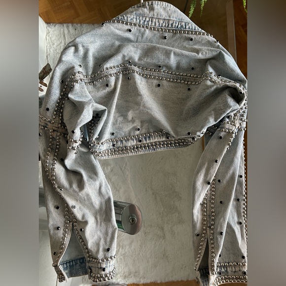 Fashion Nova, really cool, 80’s inspired bedazzled jean jacket, new with tags - Picture 5 of 6